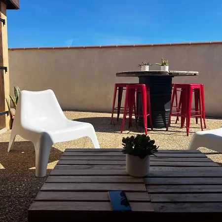 Maison T3 Climatisee Parking Prive Cellier Et Cour Sans Vis A Vis *