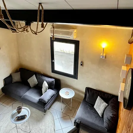 Maison T3 Climatisee Parking Prive Cellier Et Cour Sans Vis A Vis