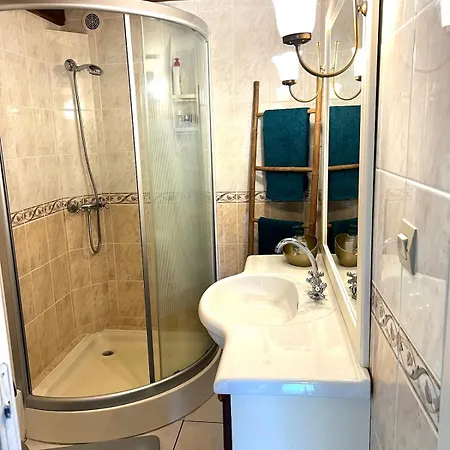 Maison T3 Climatisee Parking Prive Cellier Et Cour Sans Vis A Vis Gruissan